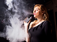 Электронные сигареты, как и обычные, вызывают "кашель курильщика"