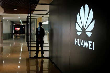 Huawei начала судиться с США