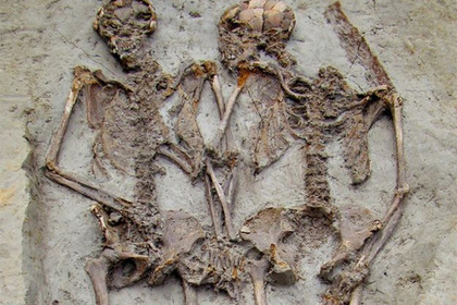 Древние влюбленные скелеты оказались мужчинами