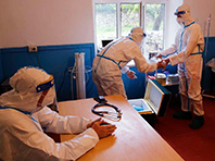 Тестирование российской вакцины против коронавируса проходит успешно, заявляют военные