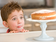 Эксперты подсчитали, насколько сладкое больше привлекает детей, чем взрослых