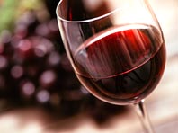 Красное вино оказалось настоящим спасением от тяжелых осложнений COVID-19