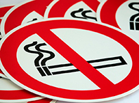 Испания борется с распространением COVID-19, вводя запрет на курение
