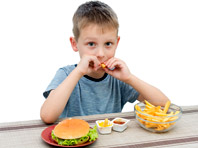 Медики доказали: обработанные продукты питания не дают развиваться детскому скелету